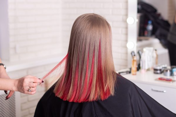 female-back-with-brunette-hair-creative-red-strands-hairdressing-salon